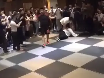 Campeón de MMA deja k.o. a un maestro del Kung-fu Campeón de MMA deja k.o. a un maestro del Kung-fu