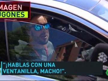 Frame 55.509242 de: Fernando Alonso, tras ser cazado jugando al pádel: "¡Hablas con una ventanilla, macho!"