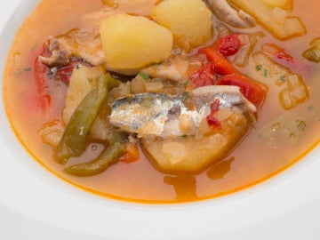 Patatas con sardinas.