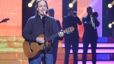 José Voces, un emotivo Serrat al ritmo de ‘Mediterráneo’ 
