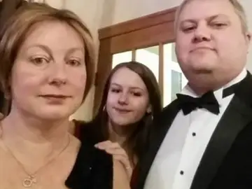 Bethany con sus padres Bethany con sus padres