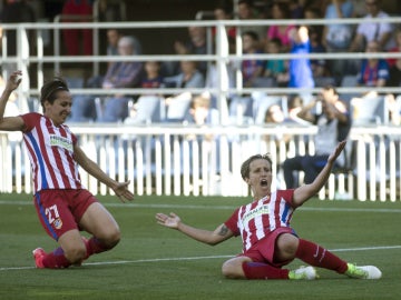 Sonia Bermúdez celebra un gol