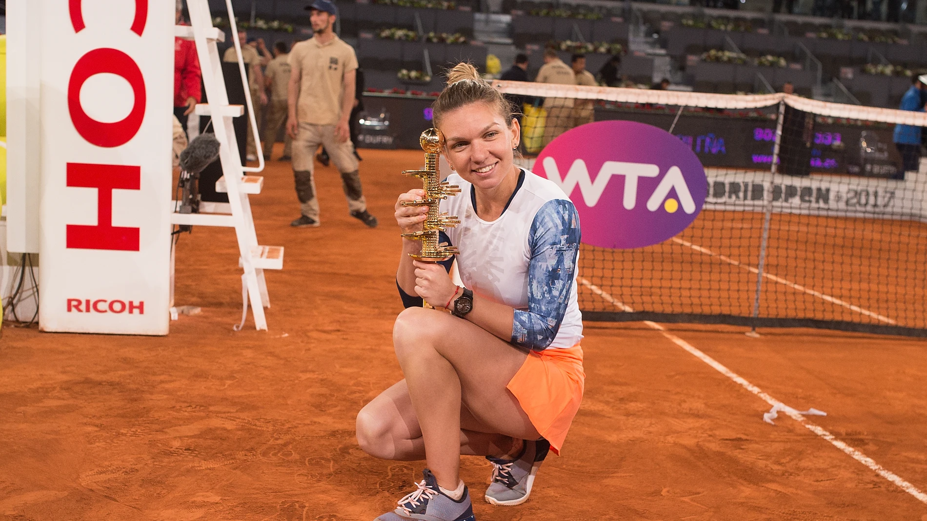 Simona Halep, con el trofeo de campeona de Mutua Madrid Open Simona Halep, con el trofeo de campeona de Mutua Madrid Open