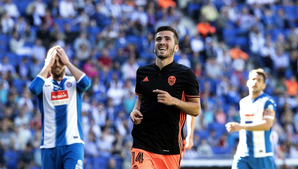 Gayá celebra un gol