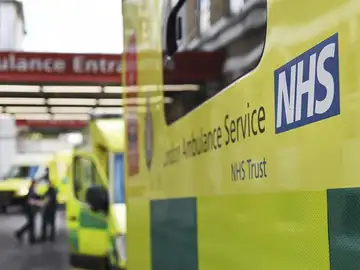 Una ambulancia en un hospital de Londres Una ambulancia en un hospital de Londres