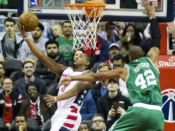 Bradley Beal entra a canasta Bradley Beal entra a canasta