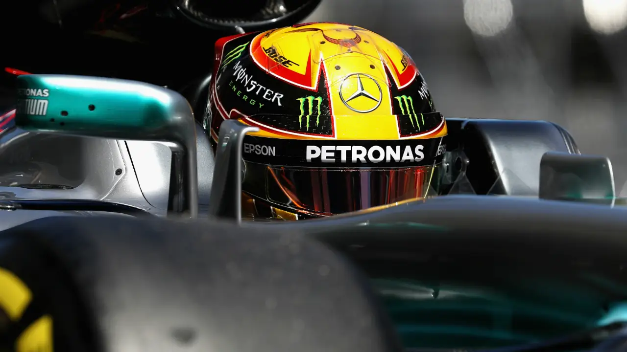 Hamilton, en el cockpit del Mercedes
