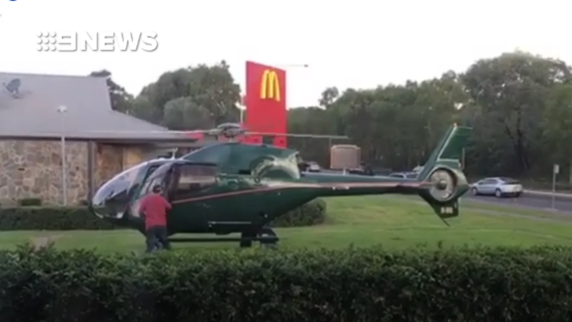 Va en helicóptero a comprar una hamburguesa Va en helicóptero a comprar una hamburguesa