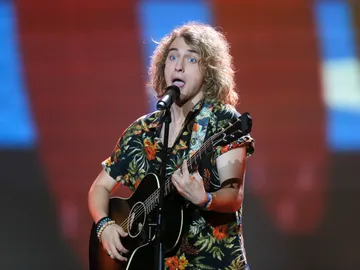 Manel Navarro durante su actuación en Eurovisión Manel Navarro durante su actuación en Eurovisión