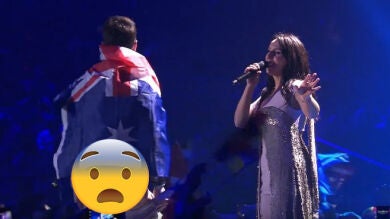 'Calvo en Eurovisión': un espontáneo interrumpe la actuación de Jamala, ganadora de Eurovisión 2016, en directo