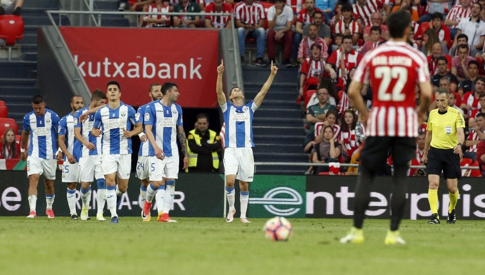 Los jugadores del Leganés celebran el empate contra el Athletic