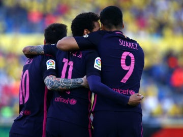 Messi, Suárez y Neymar celebran un gol