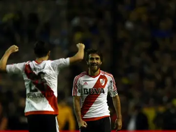 Leonardo Ponzio y Ignacio Fernandez celebran el triunfo ante Boca Juniors Leonardo Ponzio y Ignacio Fernandez celebran el triunfo ante Boca Juniors