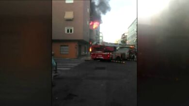 Un policía nacional resulta herido en un incendio de una vivienda en Elche