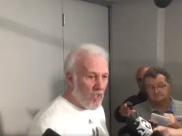 Gregg Popovich, hablando con los medios Gregg Popovich, hablando con los medios