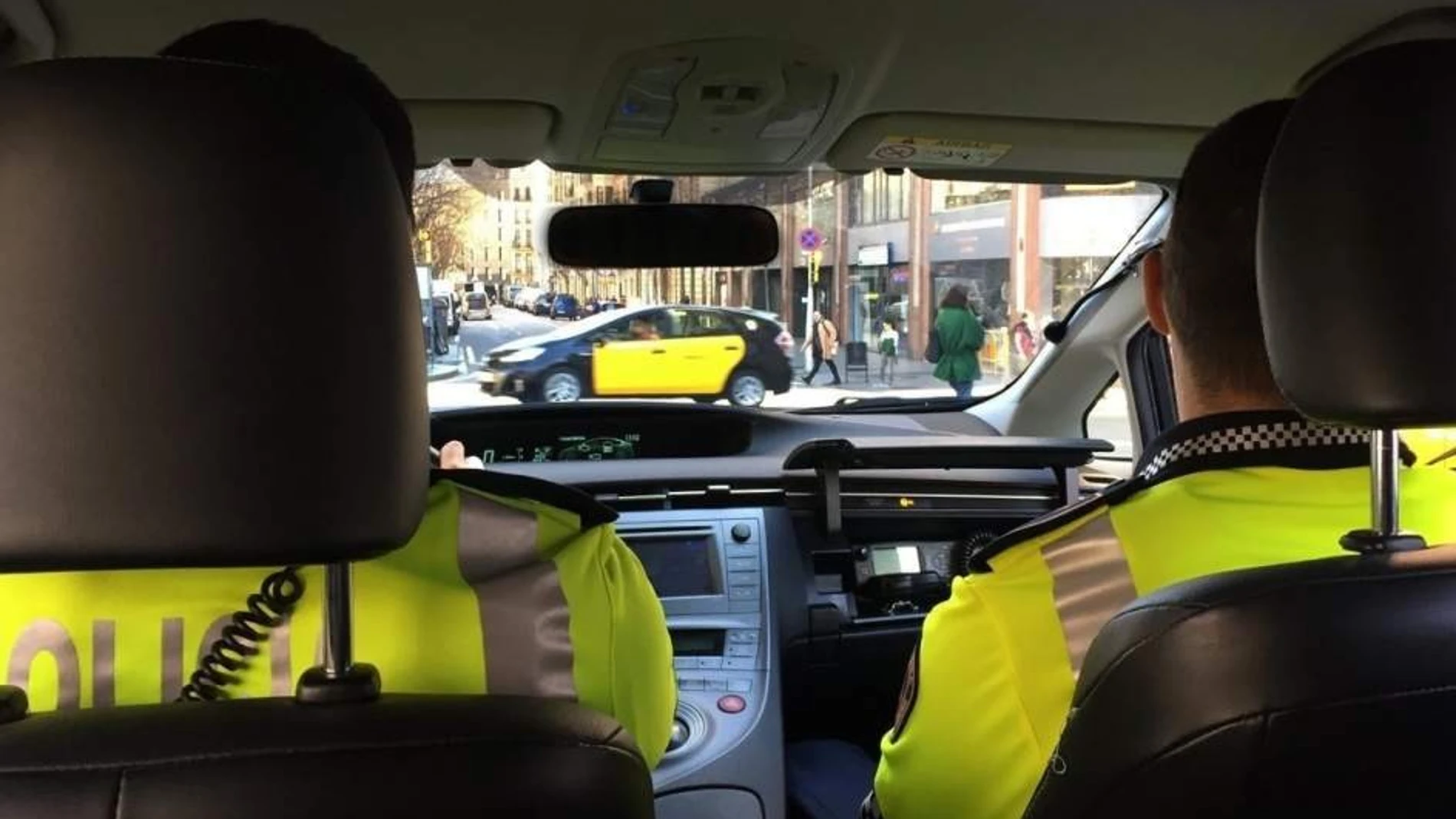 Agentes de la Guardia Urbana en Barcelona Agentes de la Guardia Urbana en Barcelona
