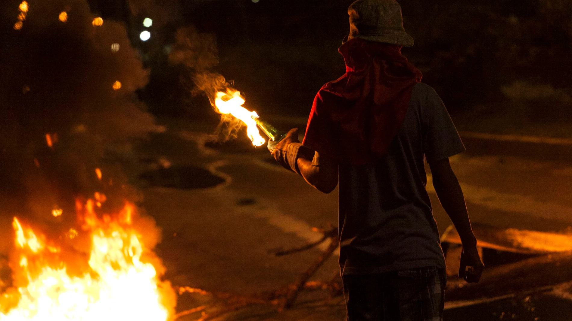 Un grupo de manifestantes venezolanos participa en una protesta contra el Gobierno Un grupo de manifestantes venezolanos participa en una protesta contra el Gobierno