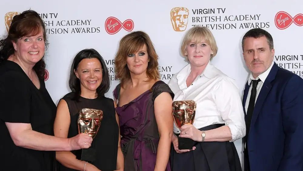 El equipo de 'Happy Valley' con sus dos premios BAFTA