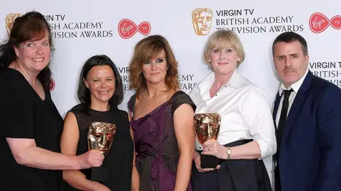 El equipo de 'Happy Valley' con sus dos premios BAFTA El equipo de 'Happy Valley' con sus dos premios BAFTA