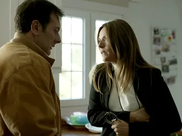 Raquel se enfrenta a su ex marido a punta de pistola Raquel se enfrenta a su ex marido a punta de pistola