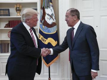 Donald Trump y Seguéi Lavrov, en su encuentro en la Casa Blanca