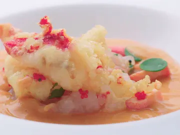 Porra antequerana con esencia de nécora, tartar de cigala y bogavante frito Porra antequerana con esencia de nécora, tartar de cigala y bogavante frito