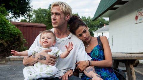 Ryan Gosling y Eva Mendes en Cruce de Caminos