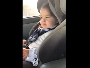 Maddie baila a ritmo de Bruno Mars. Maddie baila a ritmo de Bruno Mars.