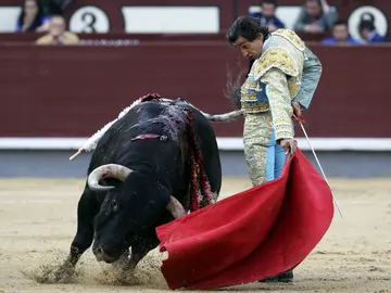 Curro Díaz y López Simón desaprovechan dos toros de triunfo en Las Ventas Curro Díaz y López Simón desaprovechan dos toros de triunfo en Las Ventas