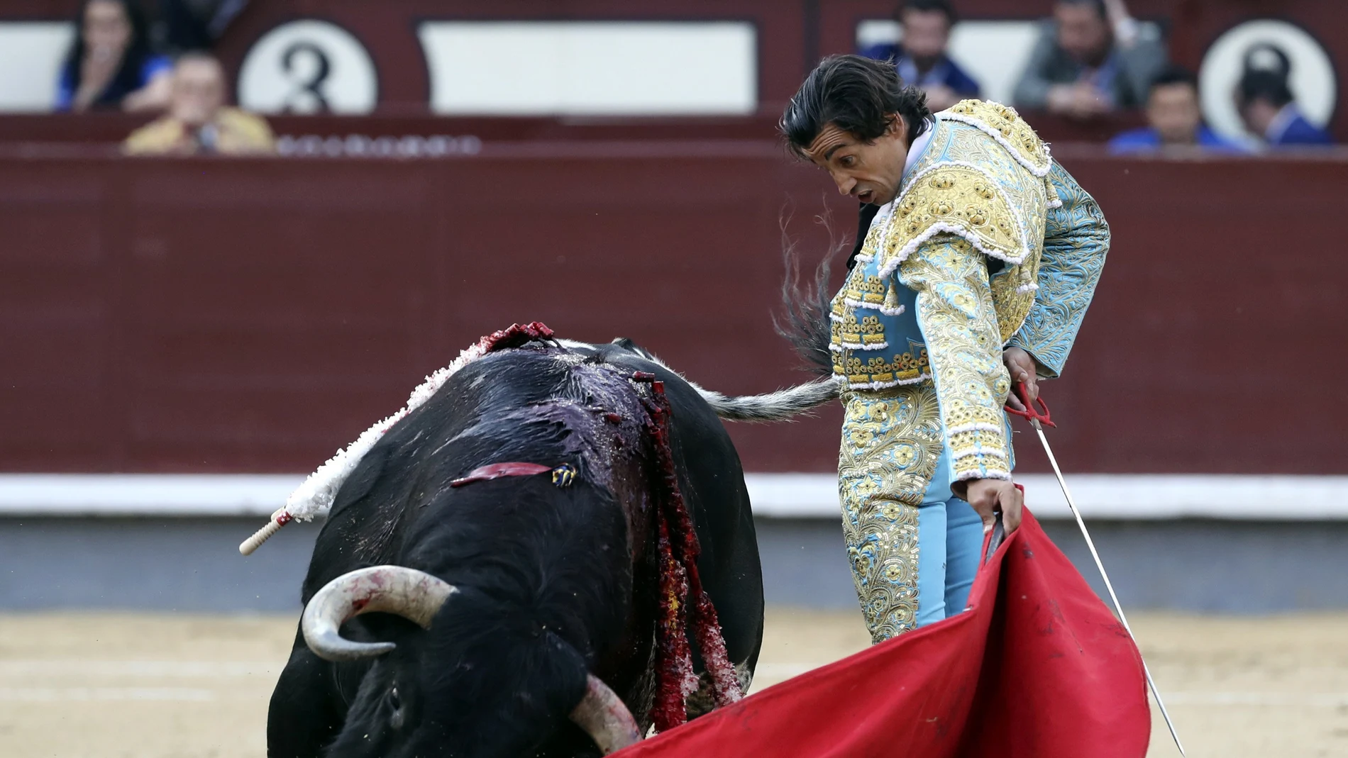 Curro Díaz y López Simón desaprovechan dos toros de triunfo en Las Ventas