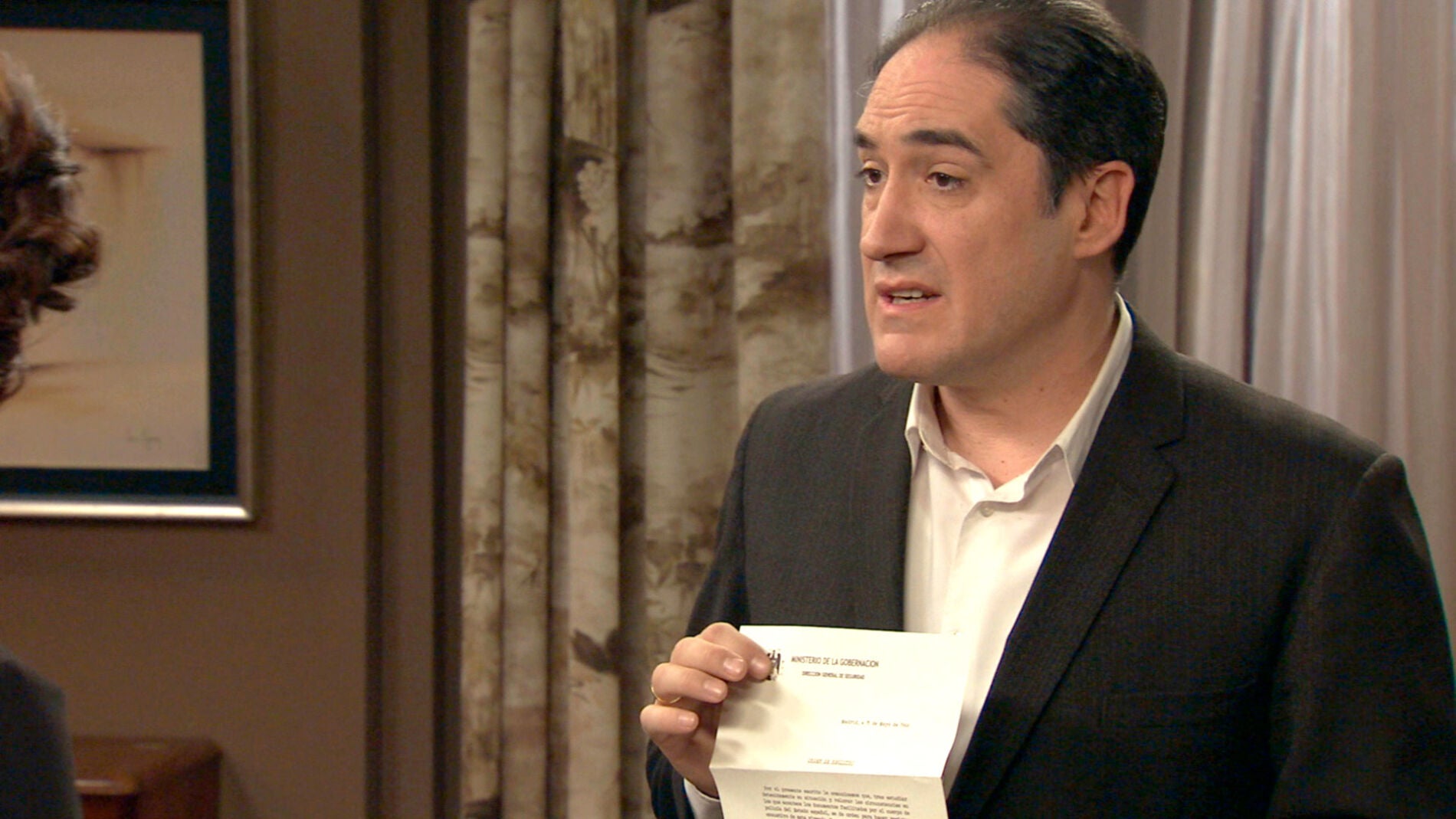 Marta recibe una notificaci&oacute;n de registro de domicilio