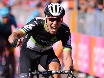 Omar Fraile festeja la victoria en el Giro Omar Fraile festeja la victoria en el Giro