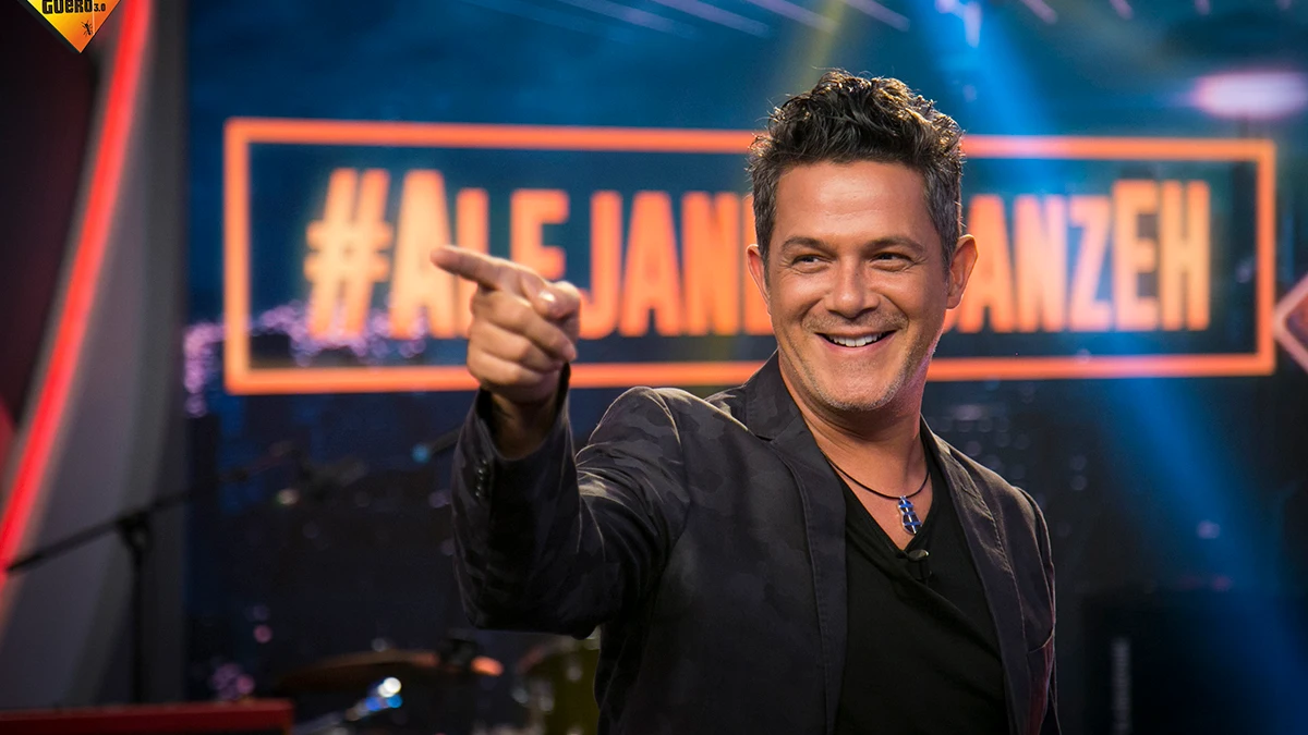 Disfruta de un adelanto en exclusiva de la versión más solidaria de 'Y si fuera ella', de Alejandro Sanz