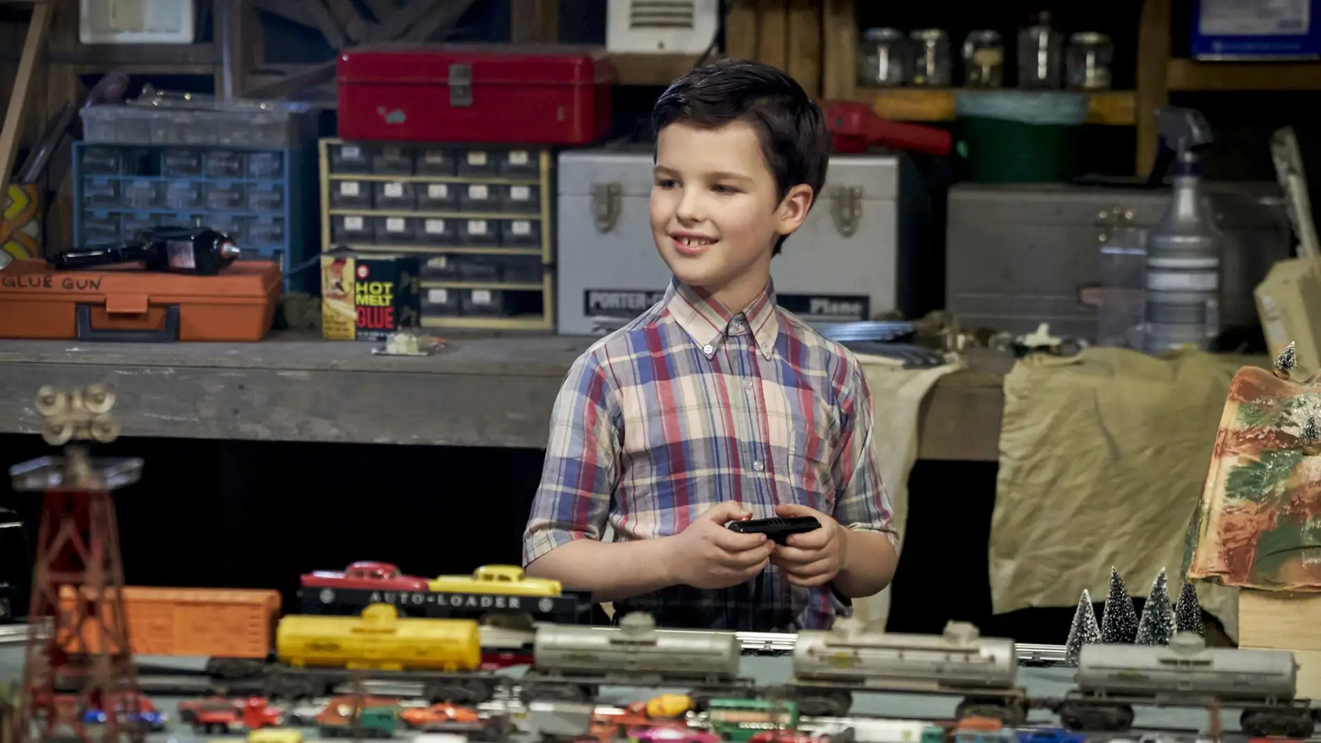 Iain Armitage como el pequeño Sheldon Cooper