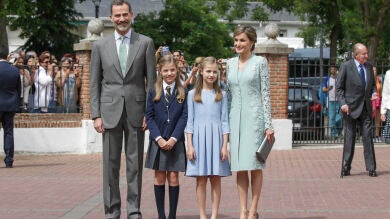 La infanta Sofía recibe la Primera Comunión 