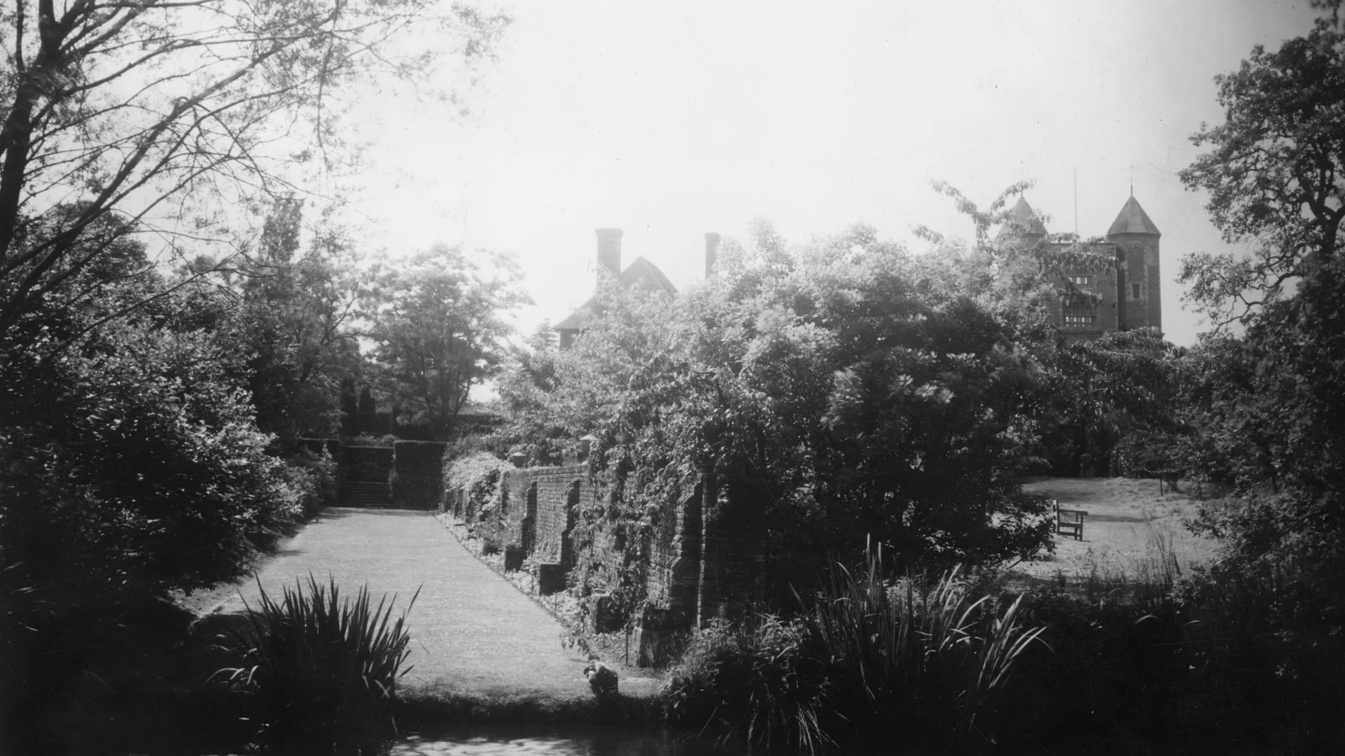 Los jardines del castillo de Sissinghurst, en Kent (Reino Unido) Los jardines del castillo de Sissinghurst, en Kent (Reino Unido)
