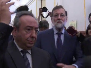 Frame 3.649725 de: Rajoy confía "absolutamente" en Cifuentes tras el informe de la Guardia Civil