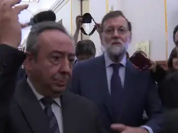 Frame 3.649725 de: Rajoy confía "absolutamente" en Cifuentes tras el informe de la Guardia Civil Frame 3.649725 de: Rajoy confía "absolutamente" en Cifuentes tras el informe de la Guardia Civil