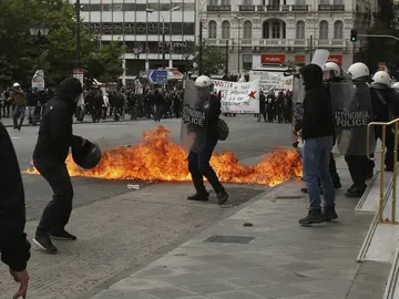 Enfrentamientos entre policía y manifestantes Enfrentamientos entre policía y manifestantes