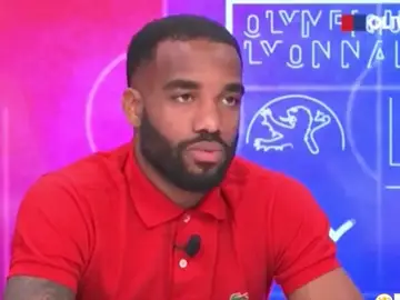 Lacazette, en plena entrevista a la TV del Lyon Lacazette, en plena entrevista a la TV del Lyon