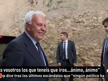 Frame 18.47 de: Felipe González, insultado y abucheado durante un acto en Segovia Frame 18.47 de: Felipe González, insultado y abucheado durante un acto en Segovia