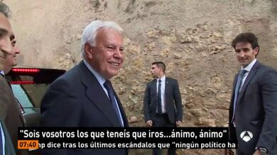 Felipe González, insultado y abucheado durante un acto en Segovia
