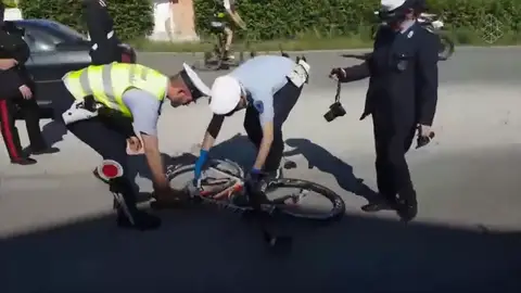 Frame 35.947372 de: Así fue el atropello de un coche a Nicky Hayden cuando entrenaba en bicicleta Frame 35.947372 de: Así fue el atropello de un coche a Nicky Hayden cuando entrenaba en bicicleta