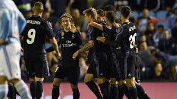 Los jugadores del Real Madrid celebran un gol en Balaídos ante el Celta
