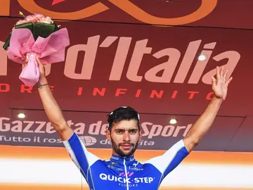 Fernando Gaviria celebra un triunfo de etapa en el Giro Fernando Gaviria celebra un triunfo de etapa en el Giro
