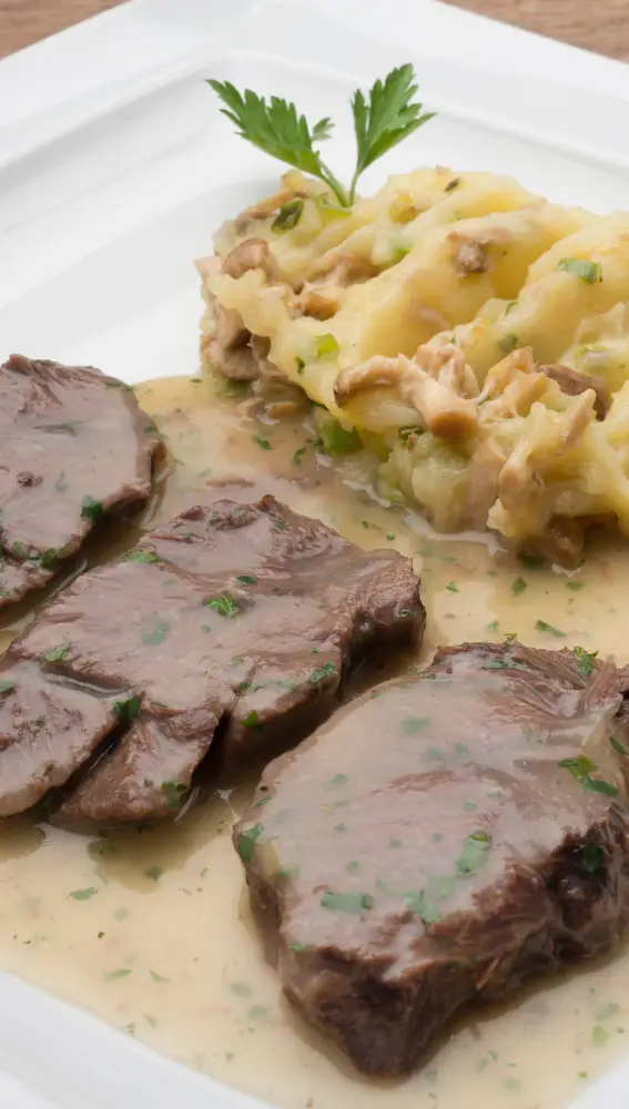  Carrilleras de ternera con puré de patatas y setas