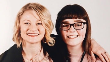 Emilie de Ravin junto a Georgina Callander