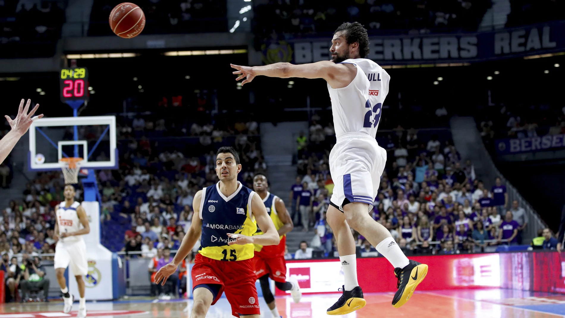 Sergio Llull en un partido con el Real Madrid Sergio Llull en un partido con el Real Madrid