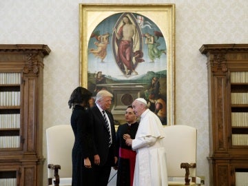 El matrimonio Trump junto al Papa Francisco