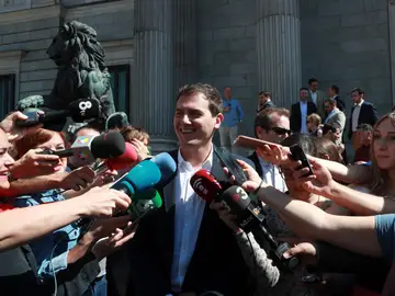 Ciudadanos pedirá al Gobierno que convoque el Pacto Antiterrorista después del atentado ayer en Manchester para que los partidos puedan estar informados de los pasos que esté dando el Ejecutivo. Ciudadanos pedirá al Gobierno que convoque el Pacto Antiterrorista después del atentado ayer en Manchester para que los partidos puedan estar informados de los pasos que esté dando el Ejecutivo.
